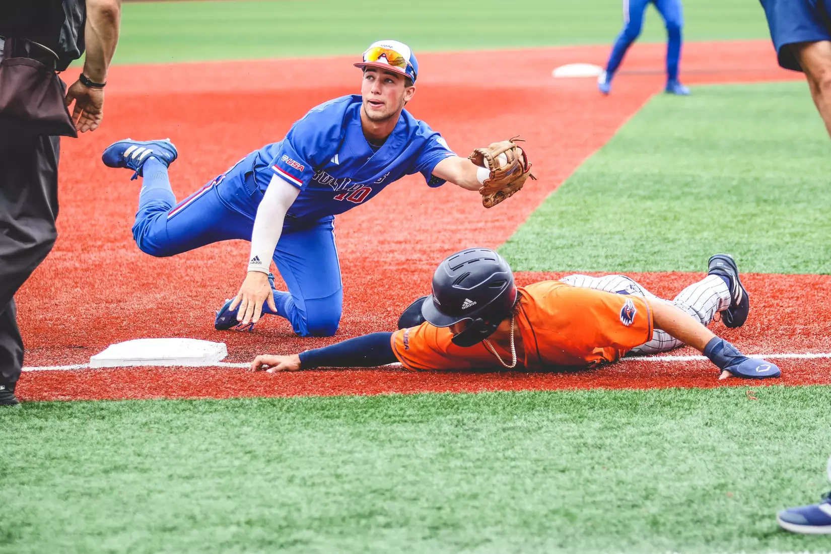 Bulldogs win regular season finale