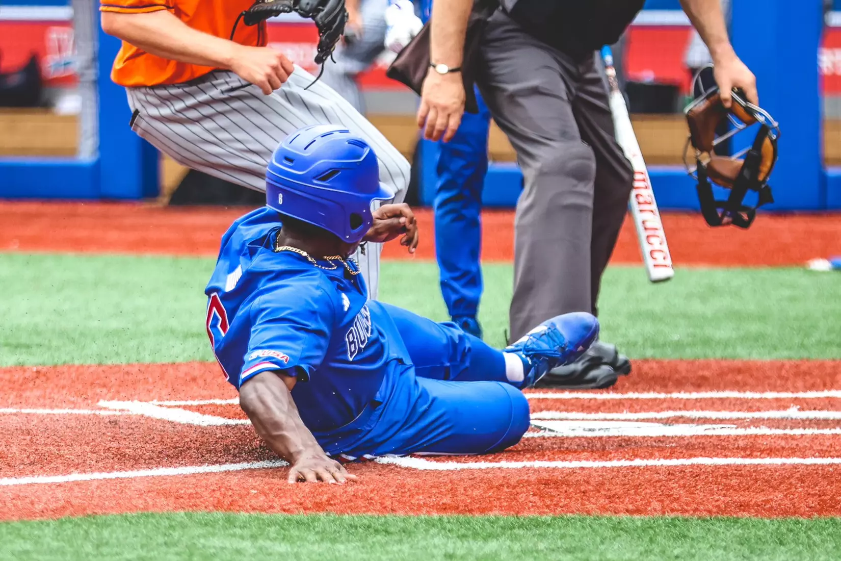 Bulldogs win regular season finale