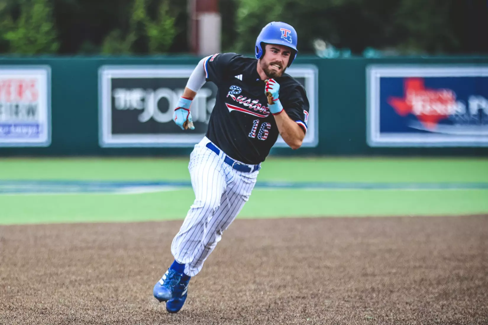Bulldogs fall to Blue Raiders despite late rally