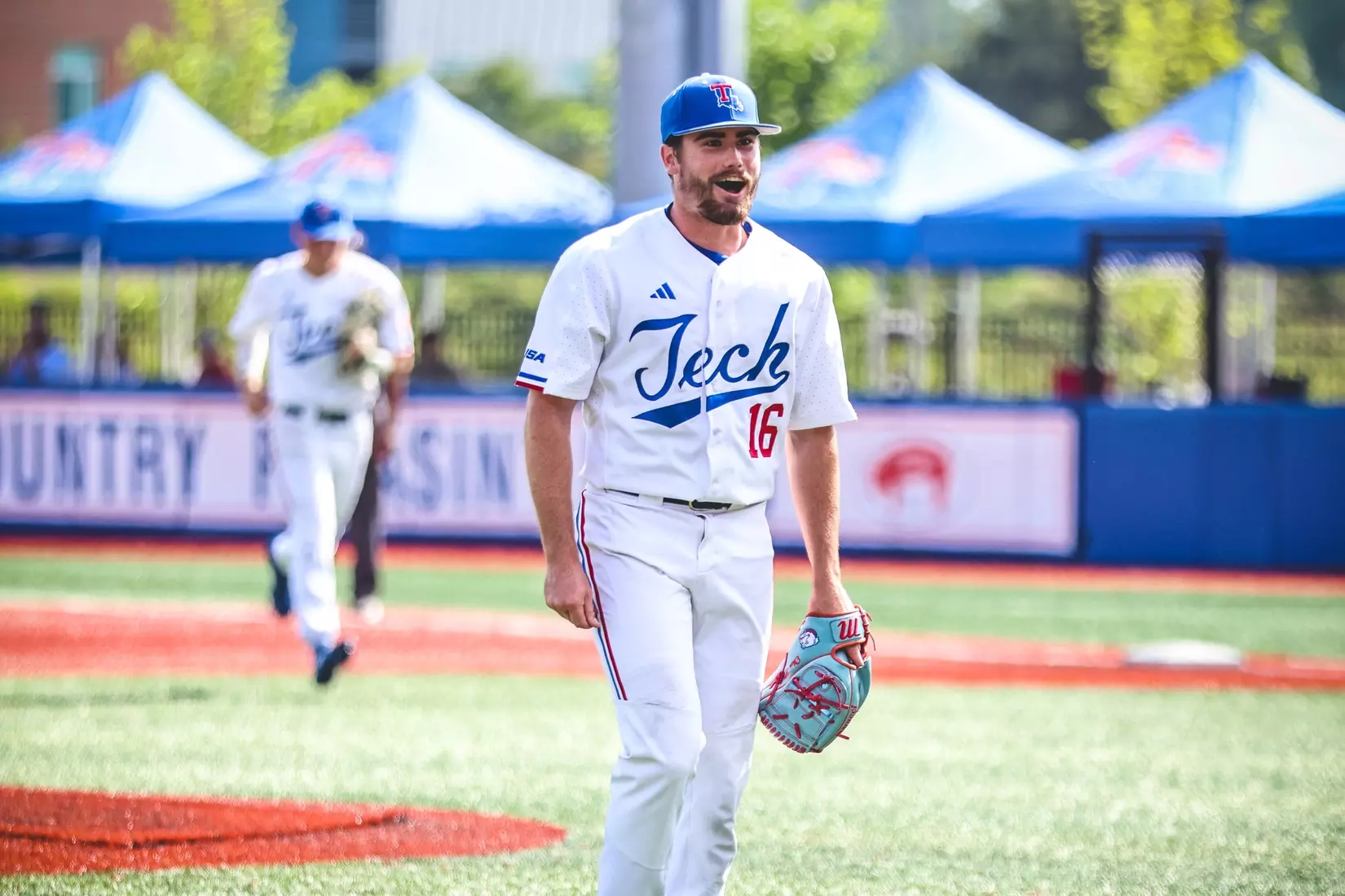 Bulldogs complete comeback with 7-4 victory