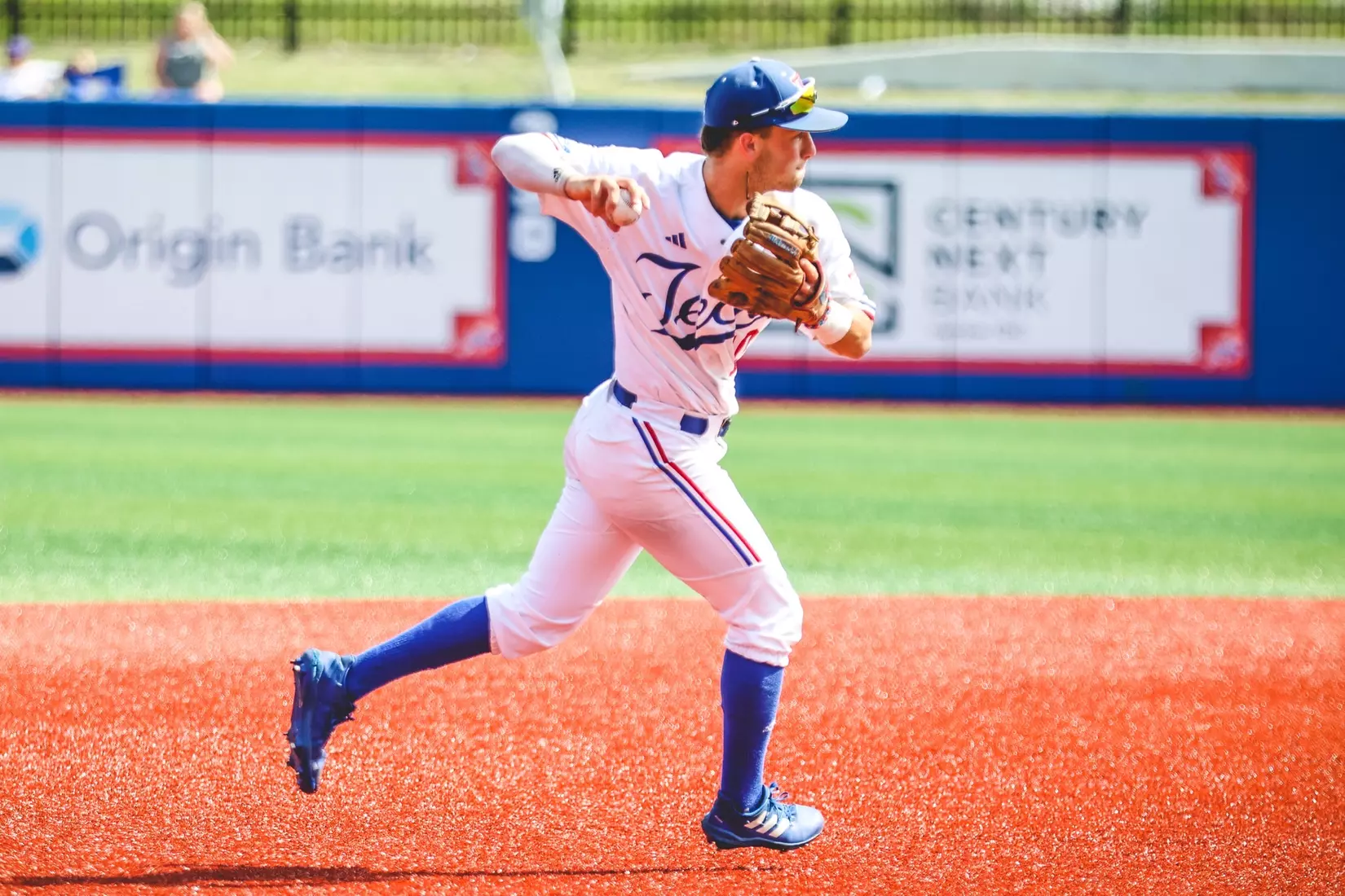 Bulldogs complete comeback with 7-4 victory