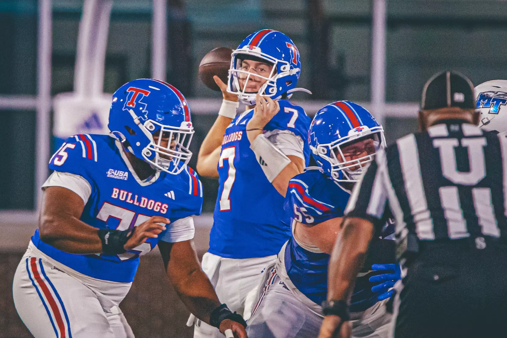 Bulldogs blowout Blue Raiders