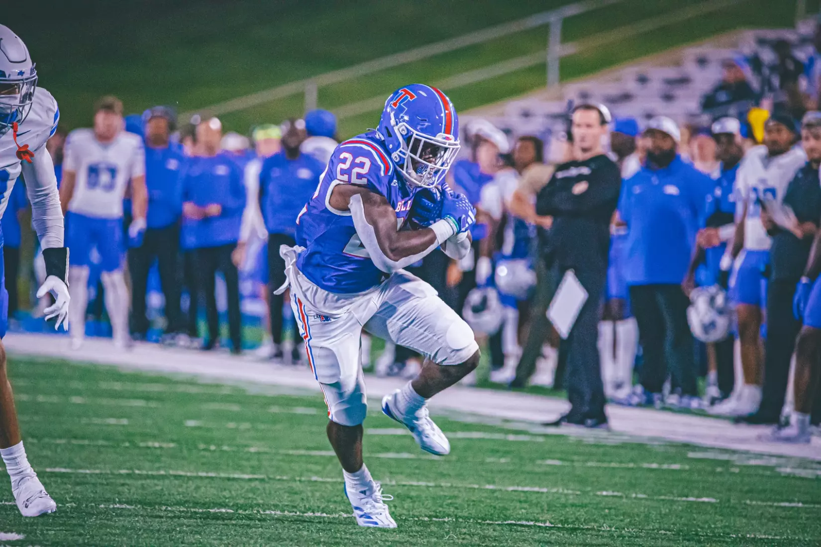 Bulldogs blowout Blue Raiders