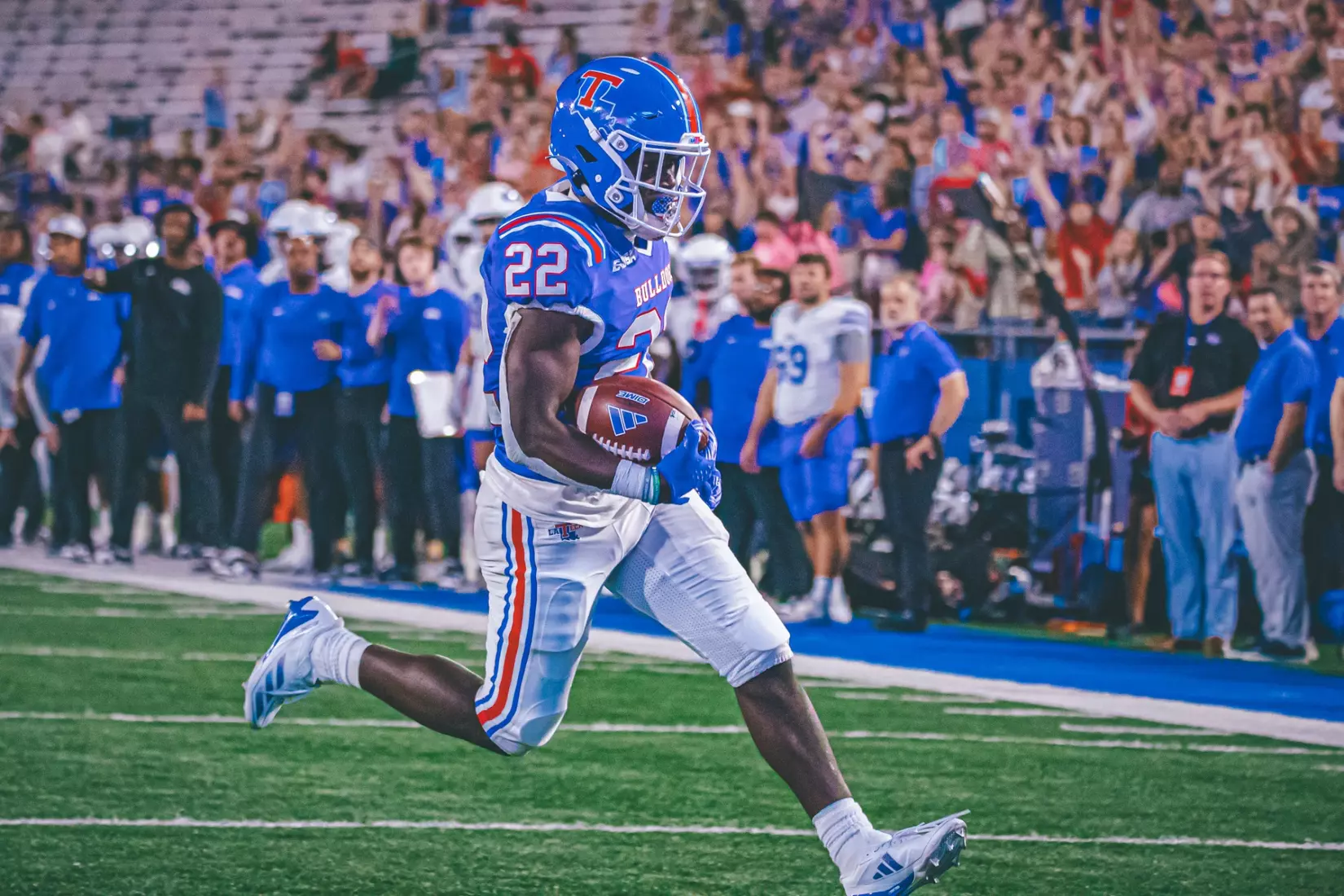 Bulldogs blowout Blue Raiders