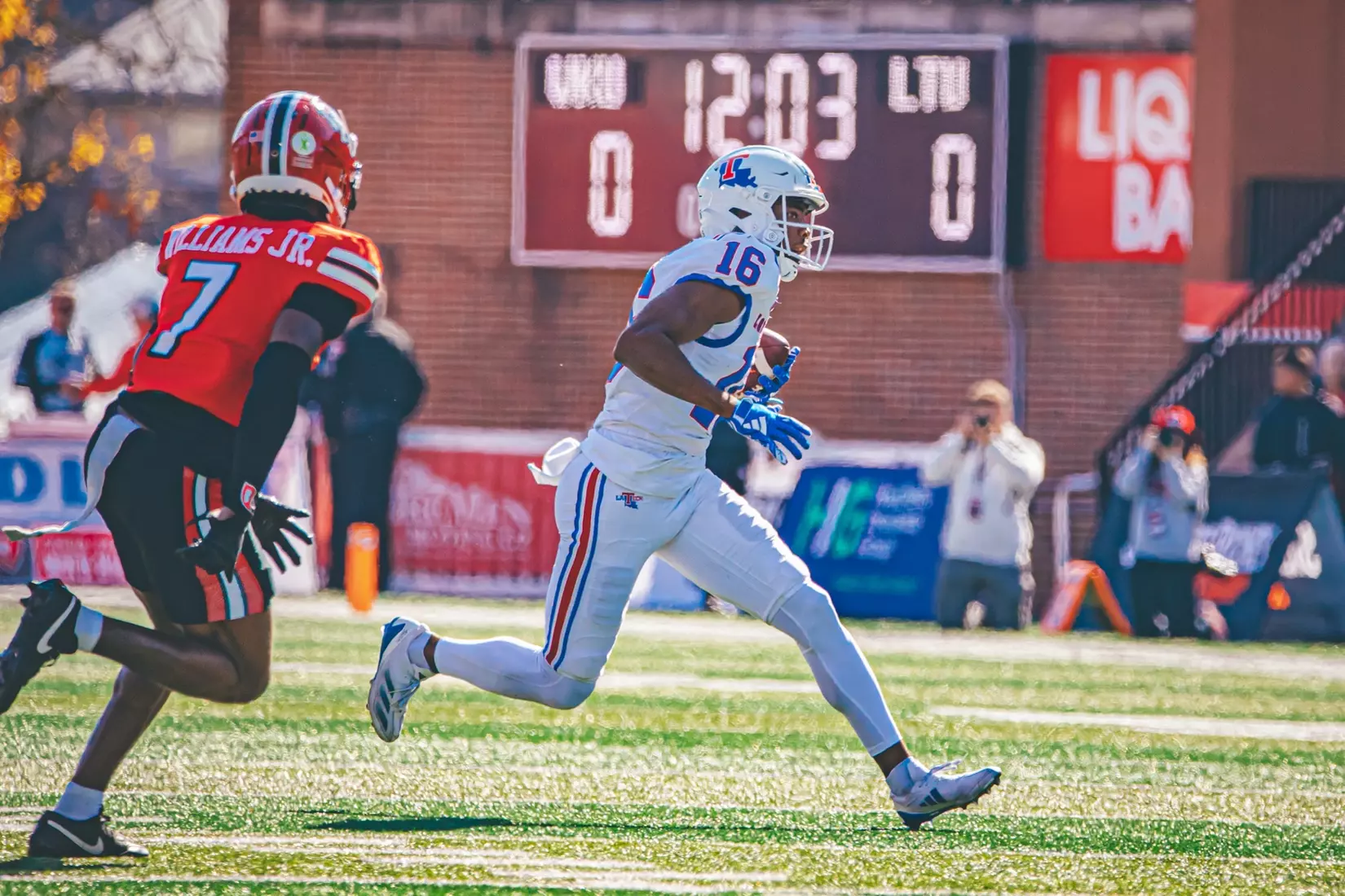 Bulldogs upset Hilltoppers in Bowling Green