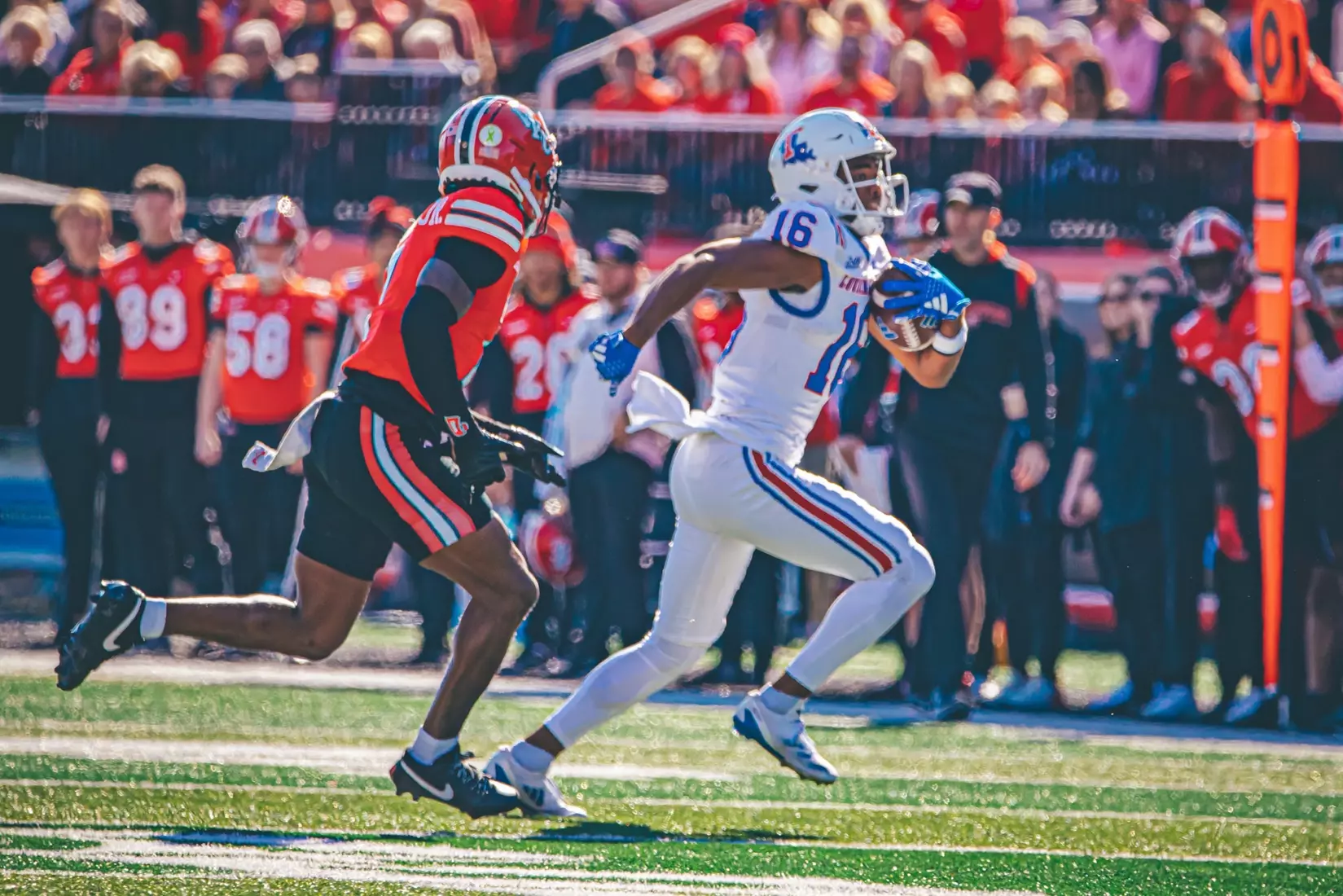 Bulldogs upset Hilltoppers in Bowling Green