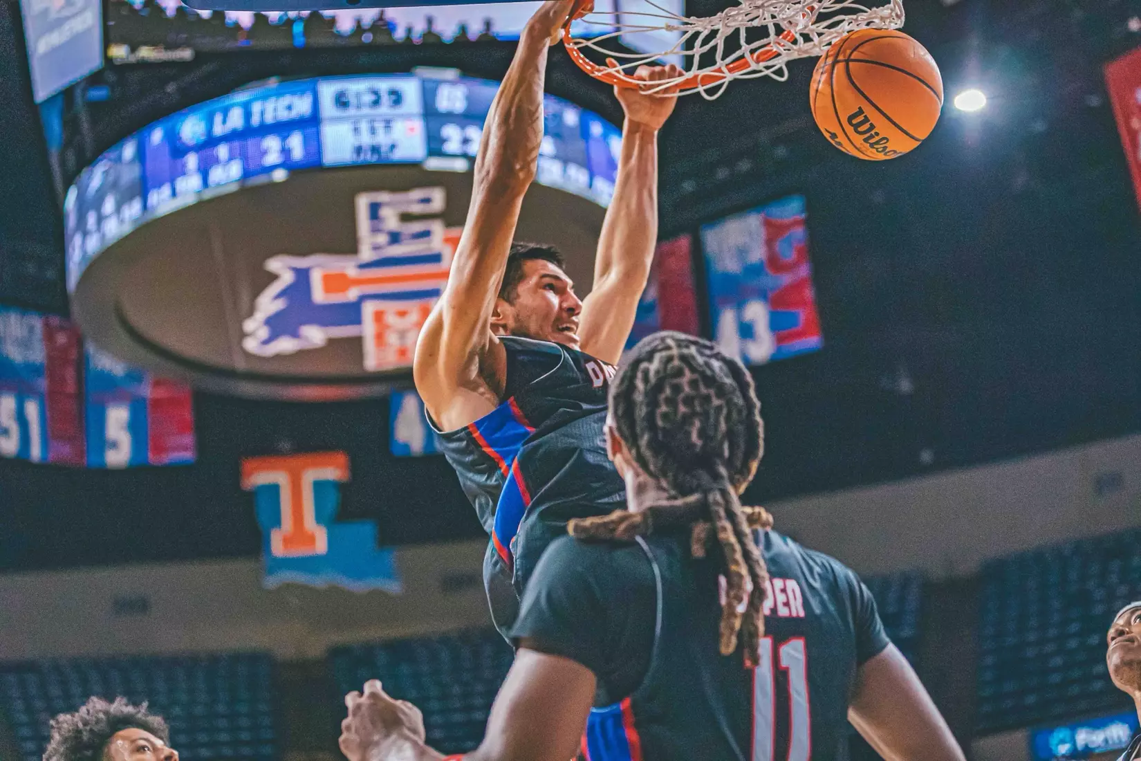 Bulldogs run away from Eagles in 77-63 victory