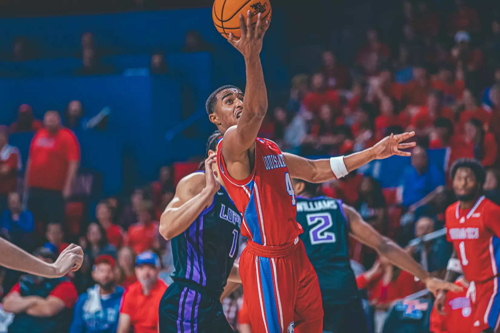 Bulldogs Take Down Lopes, 74-66