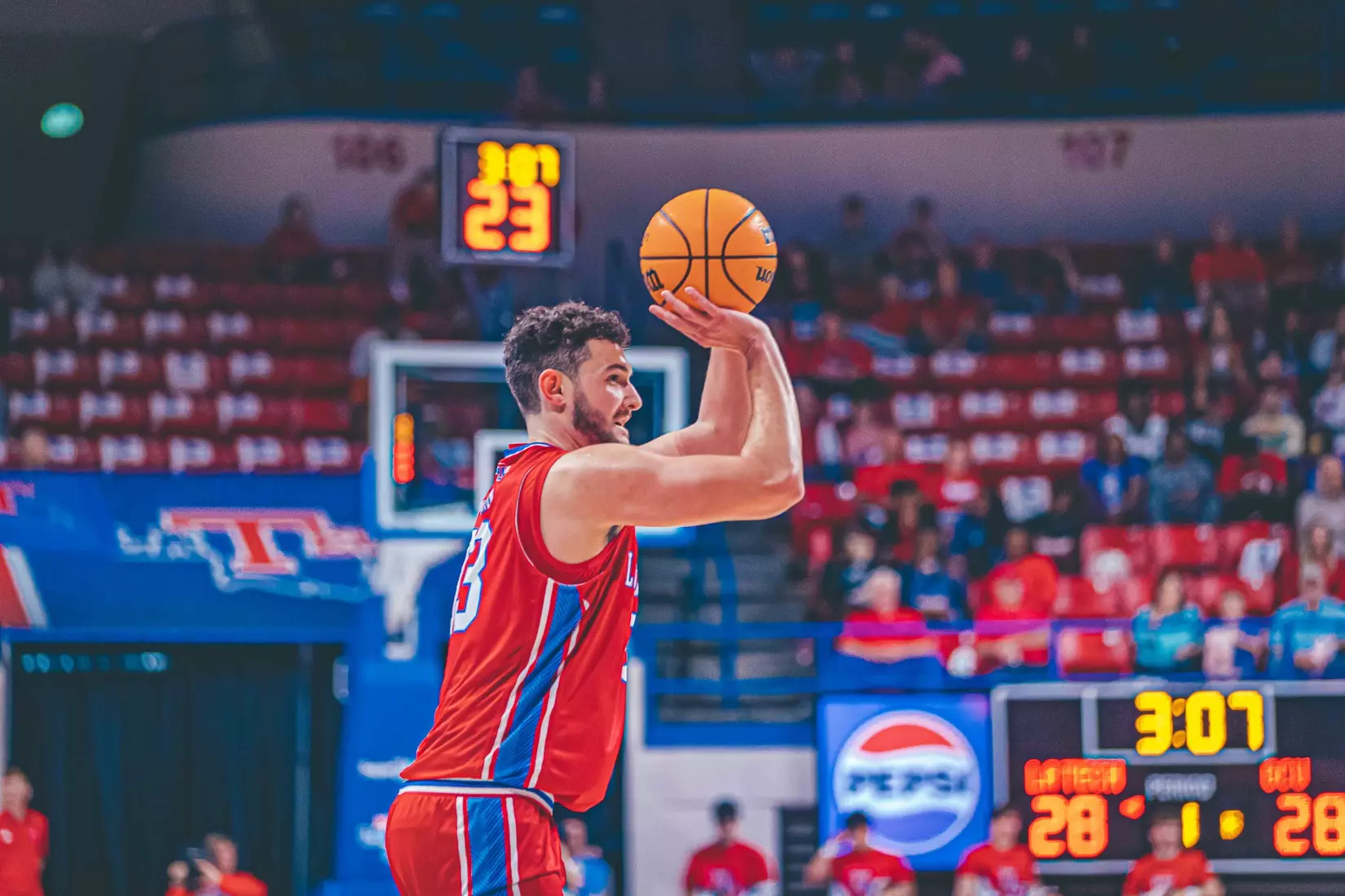 Bulldogs Take Down Lopes, 74-66