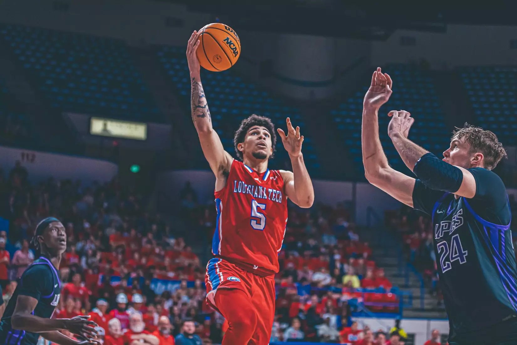Bulldogs Take Down Lopes, 74-66