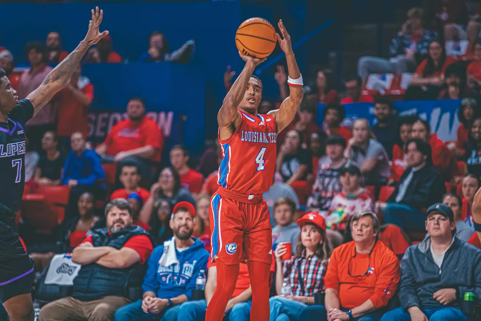 Bulldogs Take Down Lopes, 74-66