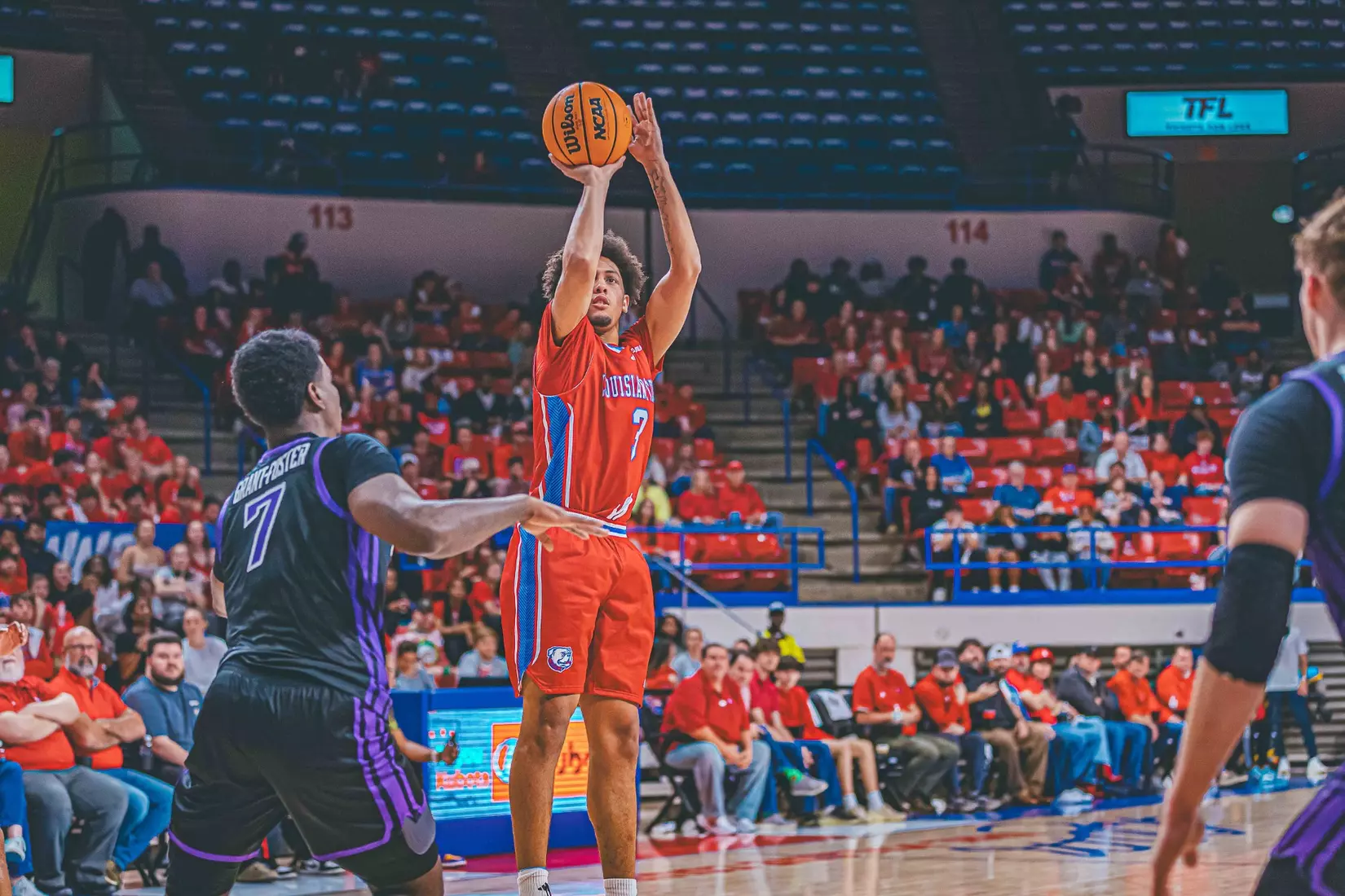 Bulldogs Take Down Lopes, 74-66