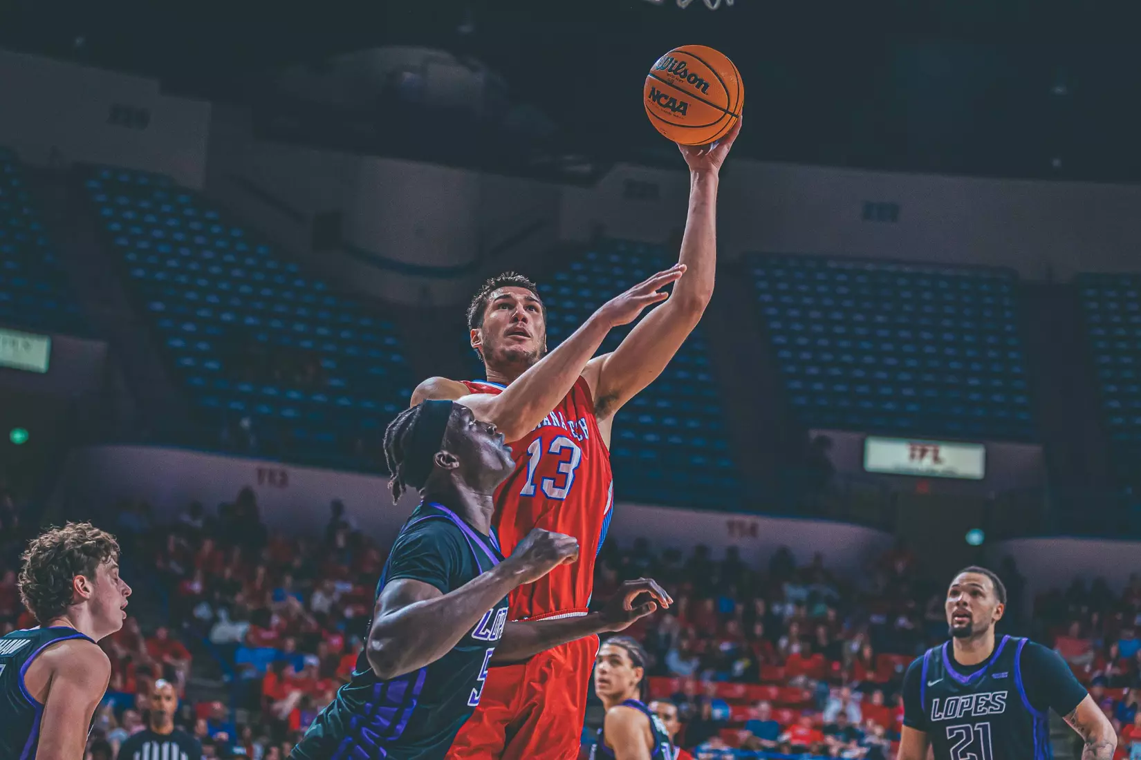 Bulldogs Take Down Lopes, 74-66