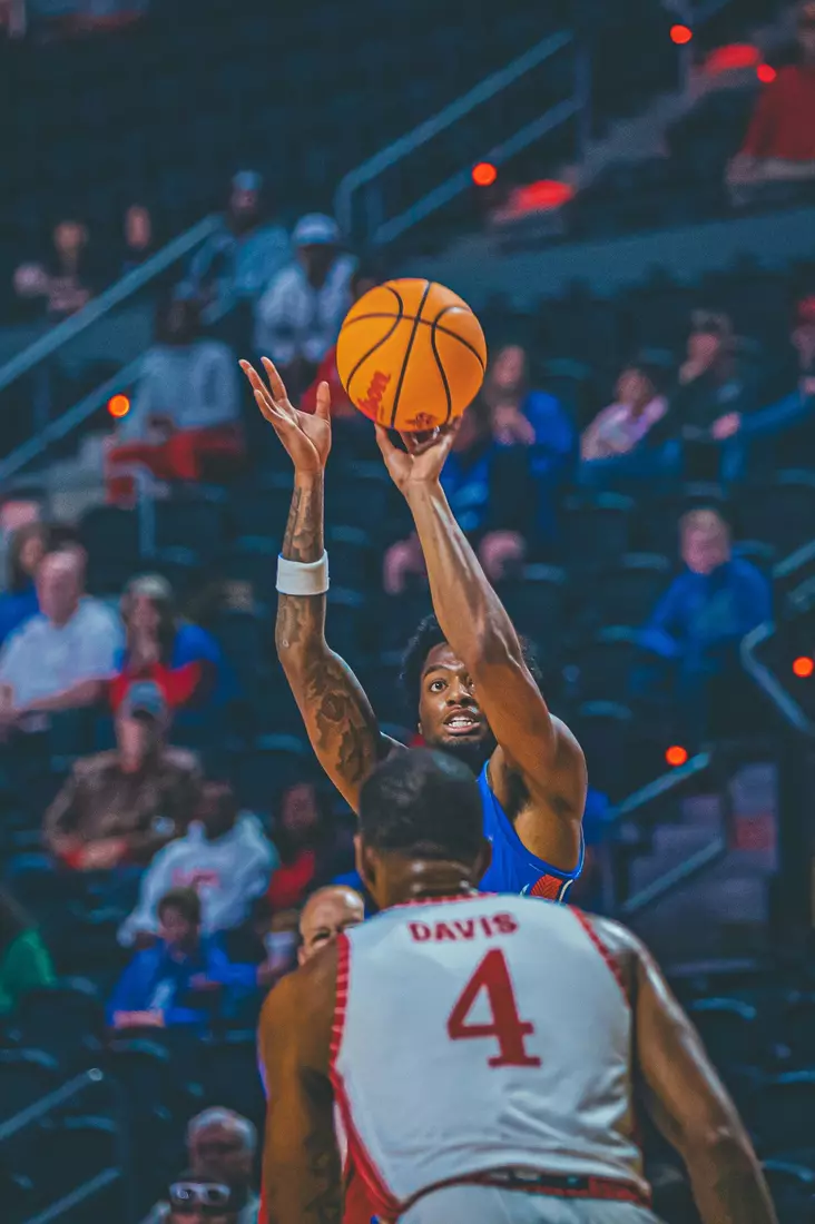 Bulldogs beat rival Cajuns, 69-58