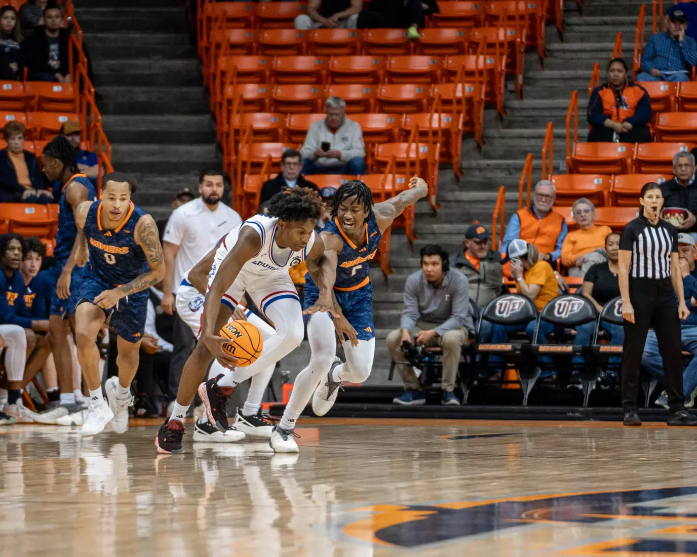 Bulldogs down Miners, 65-59