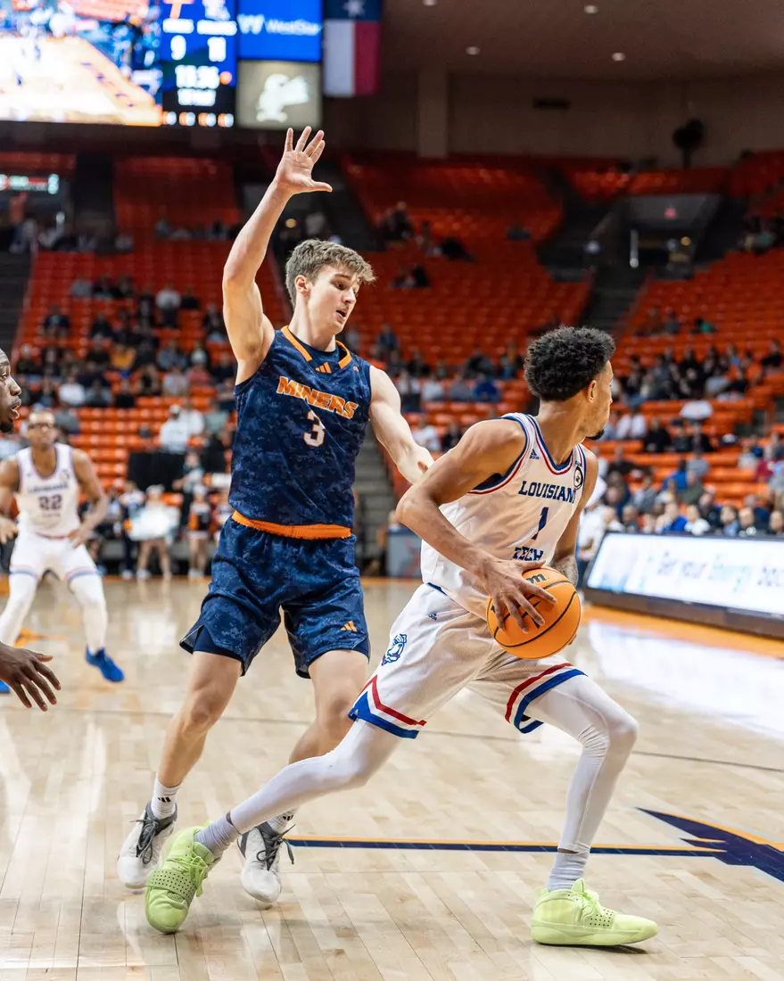 Bulldogs down Miners, 65-59