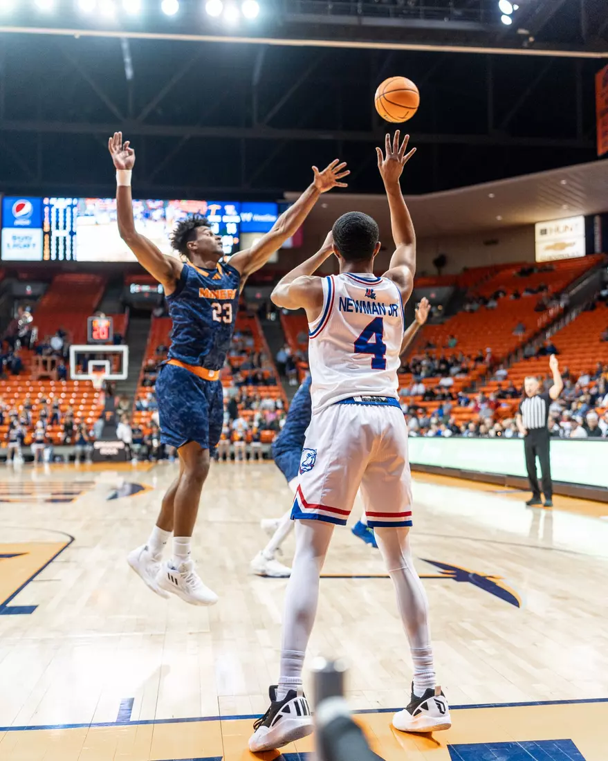 Bulldogs down Miners, 65-59