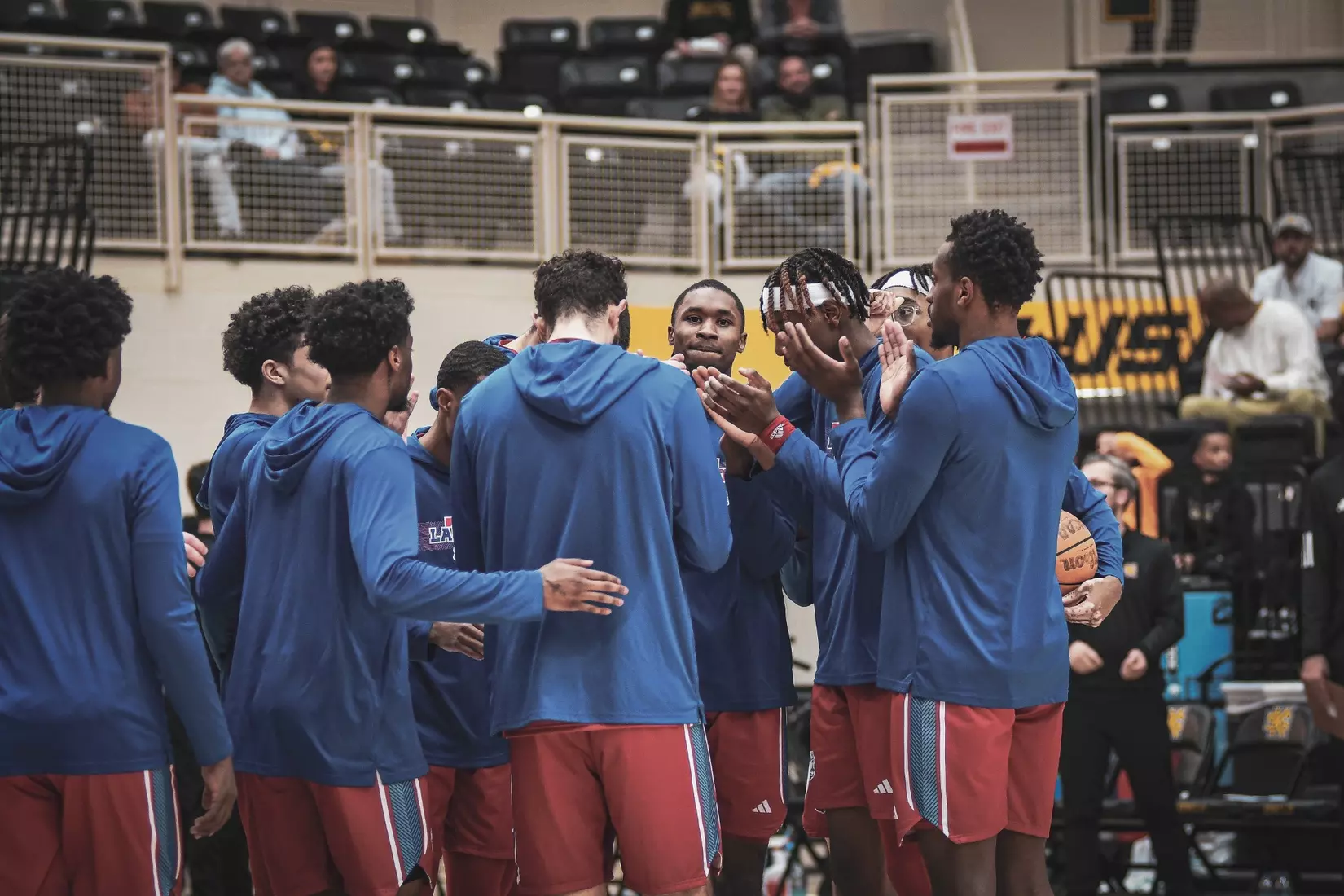 Bulldogs narrowly fall to Owls in Georgia