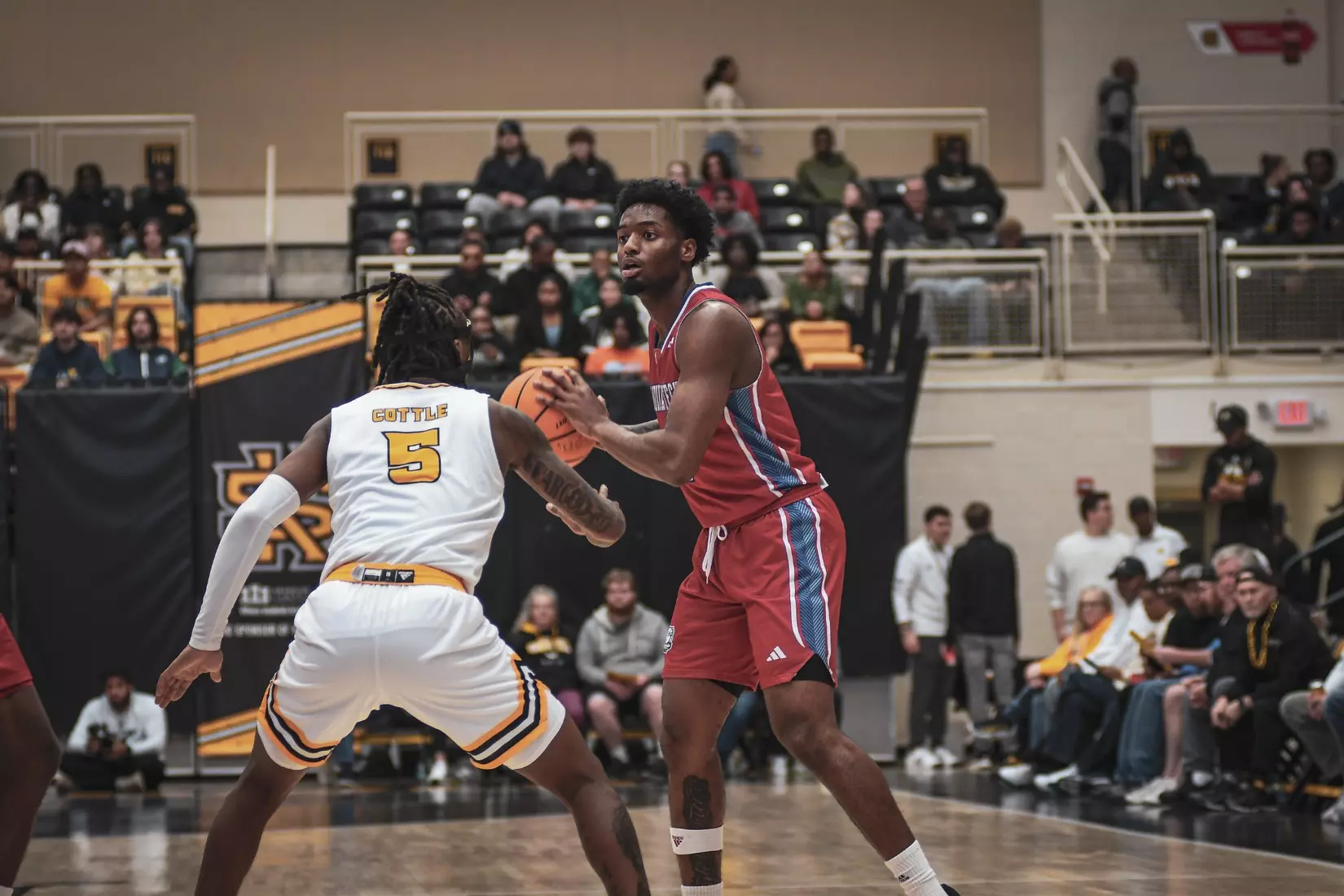 Bulldogs narrowly fall to Owls in Georgia