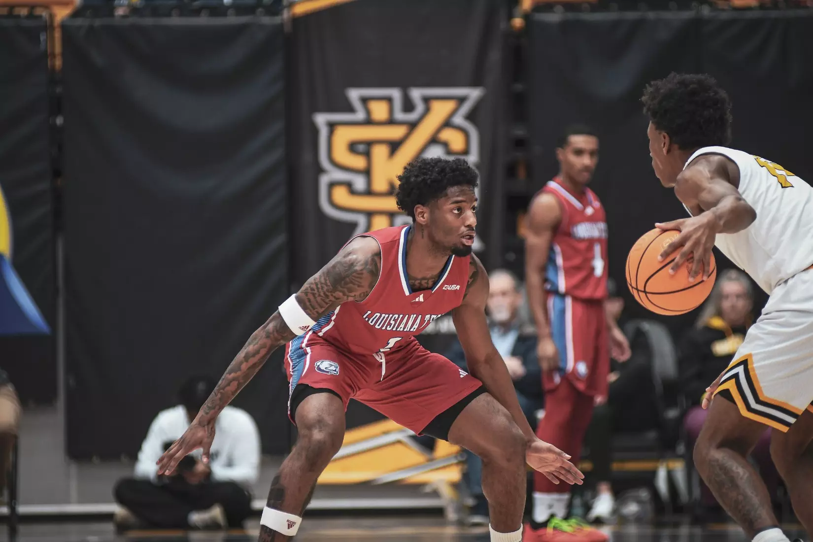 Bulldogs narrowly fall to Owls in Georgia