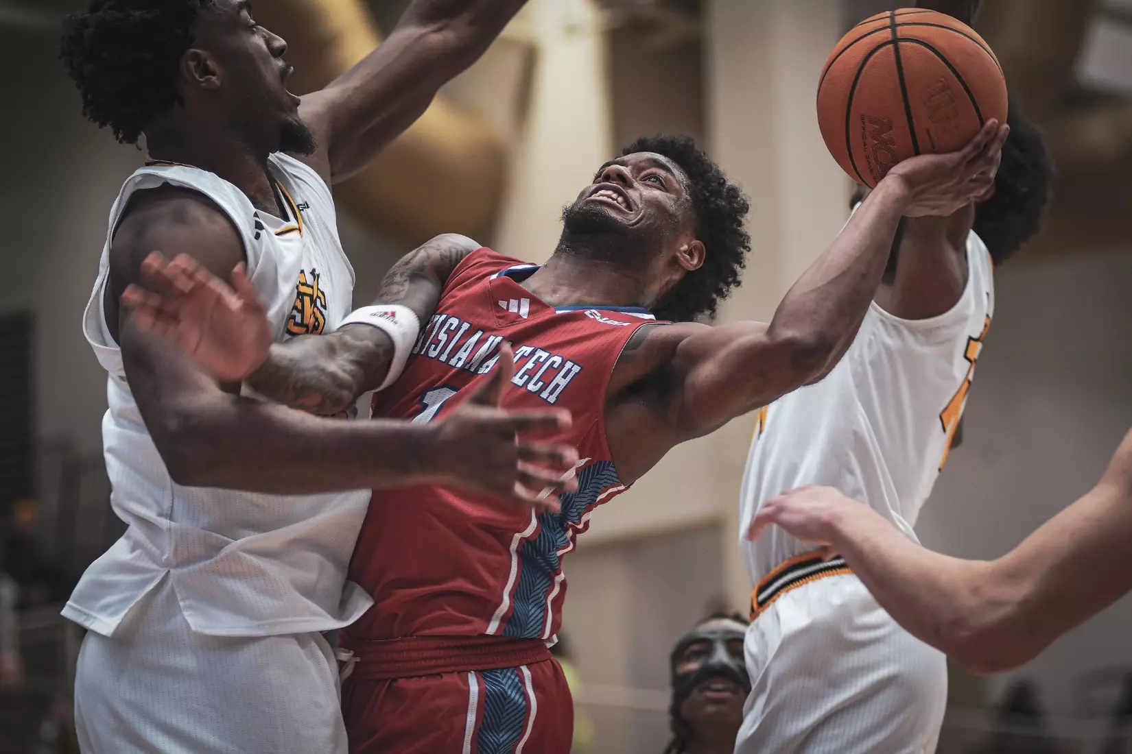 Bulldogs narrowly fall to Owls in Georgia