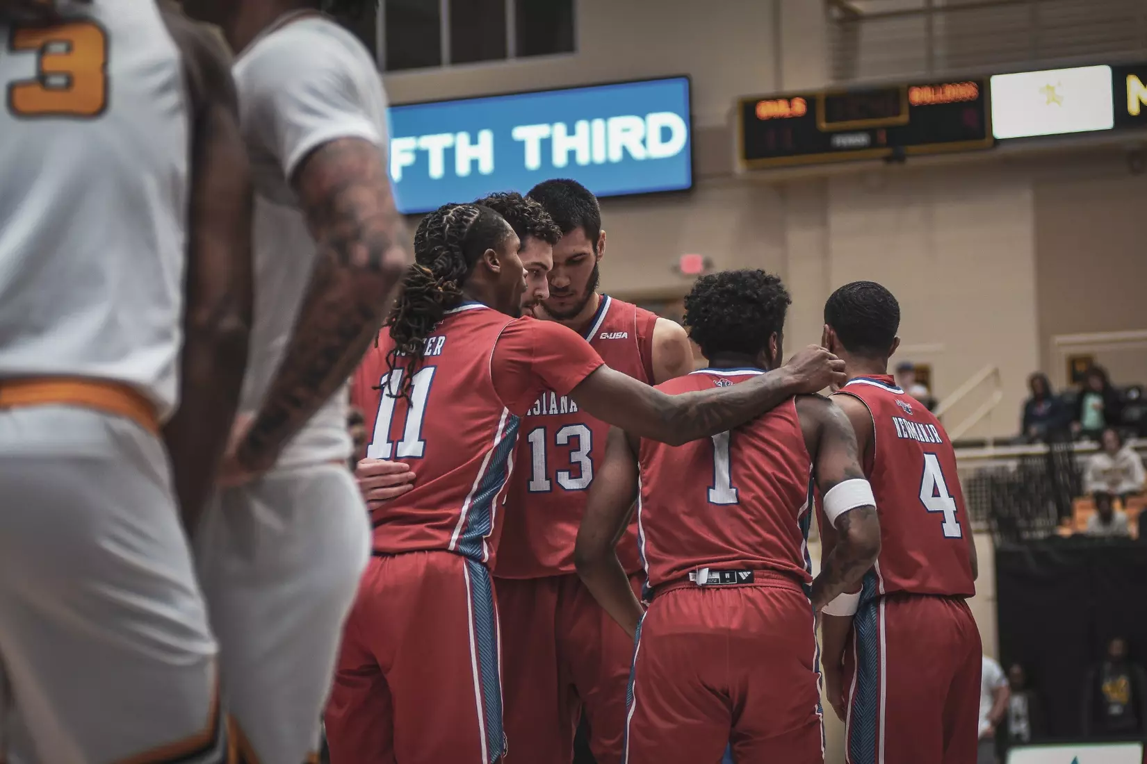 Bulldogs narrowly fall to Owls in Georgia