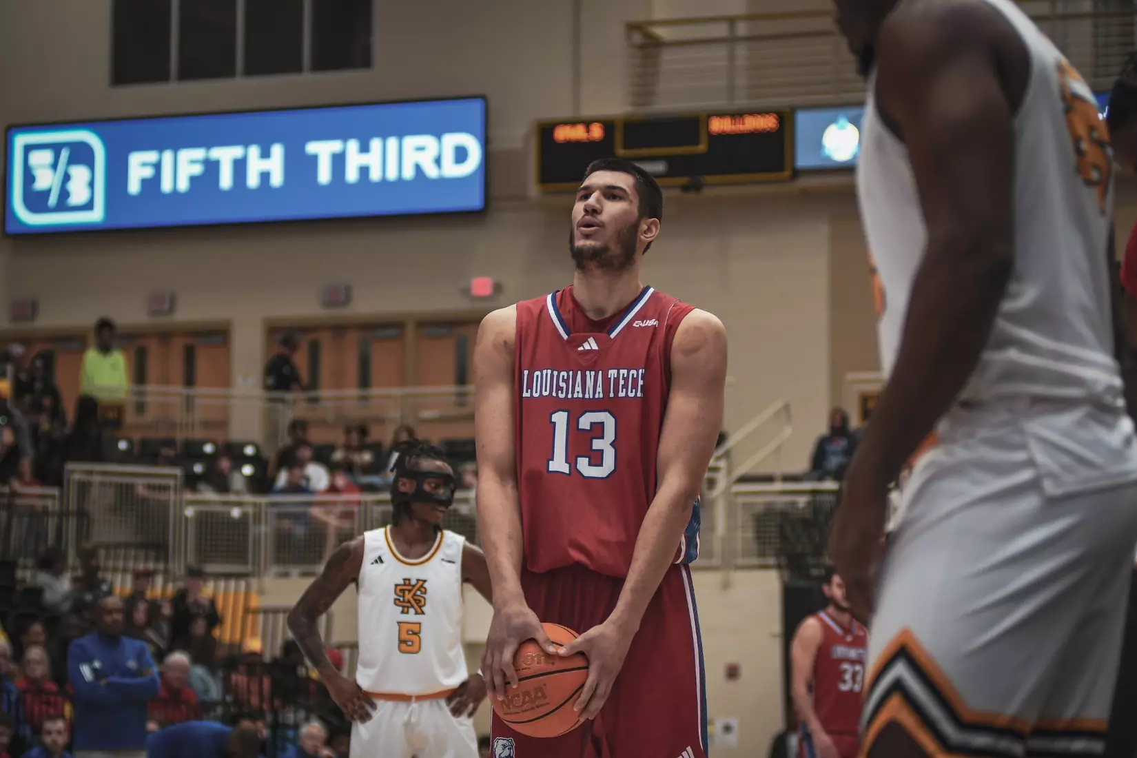 Bulldogs narrowly fall to Owls in Georgia