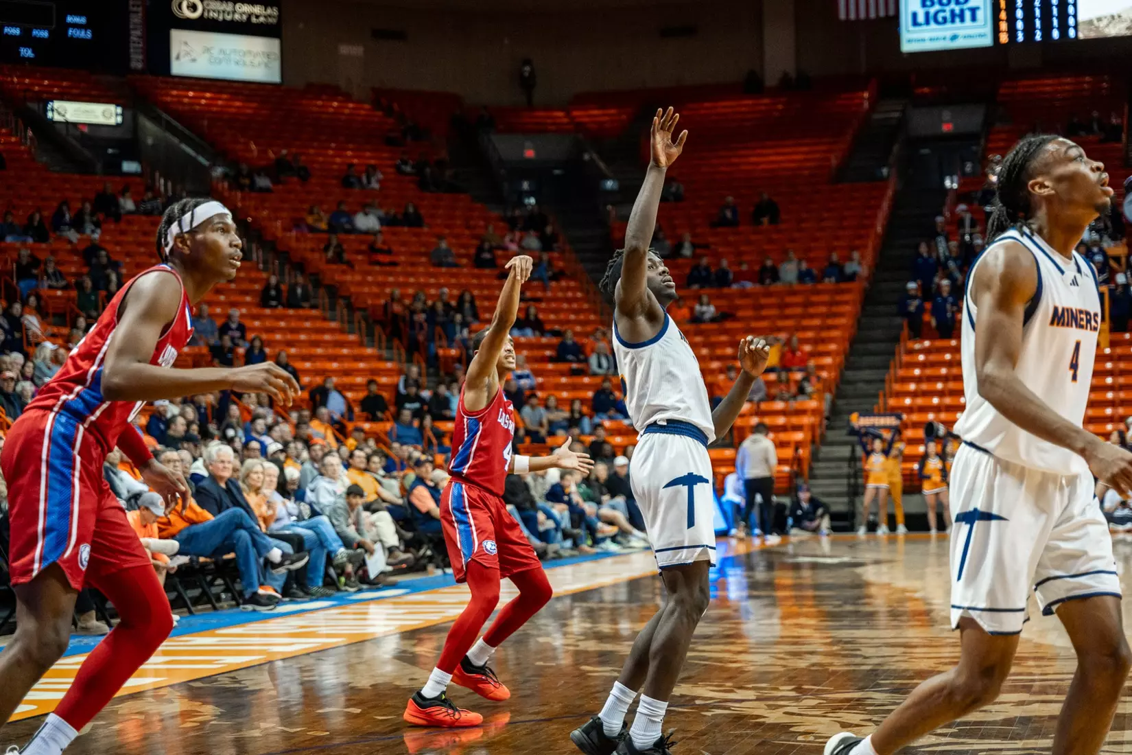 Bulldogs fall to Miners in CUSA opener
