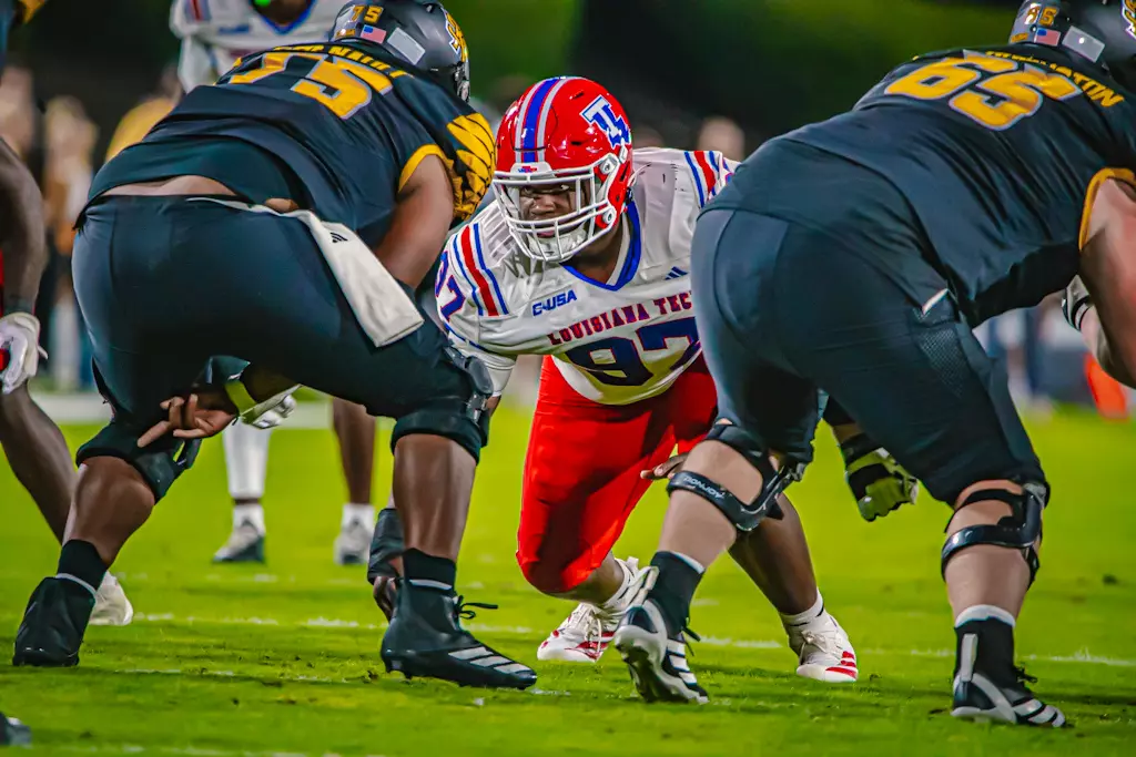 Bulldogs fall to Owls in road contest