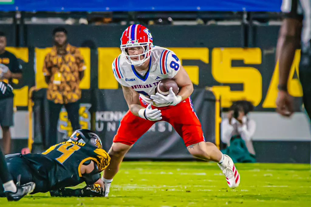 Bulldogs fall to Owls in road contest