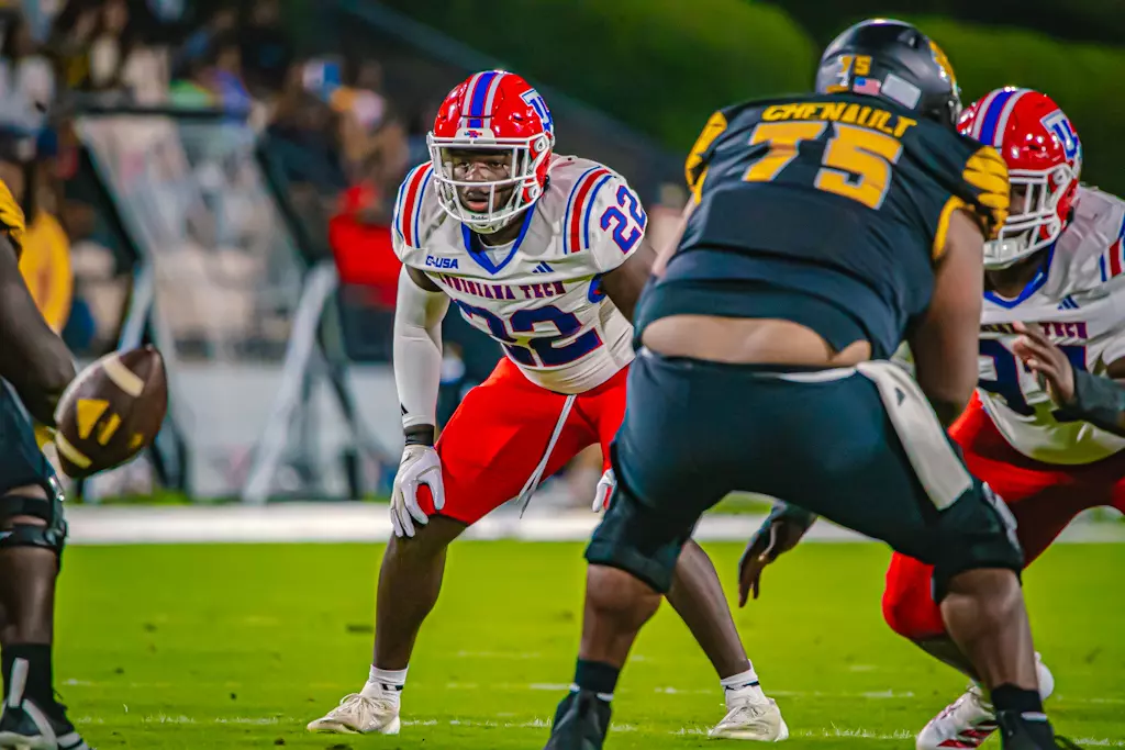 Bulldogs fall to Owls in road contest