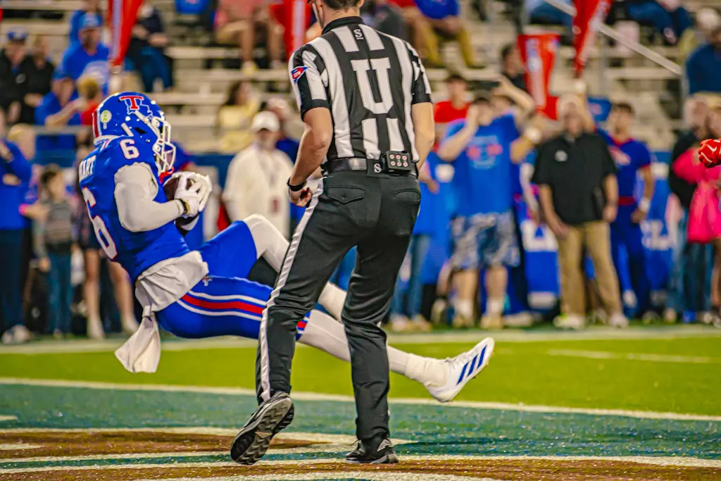 Bulldogs fall in overtime to Hilltoppers, 28-27