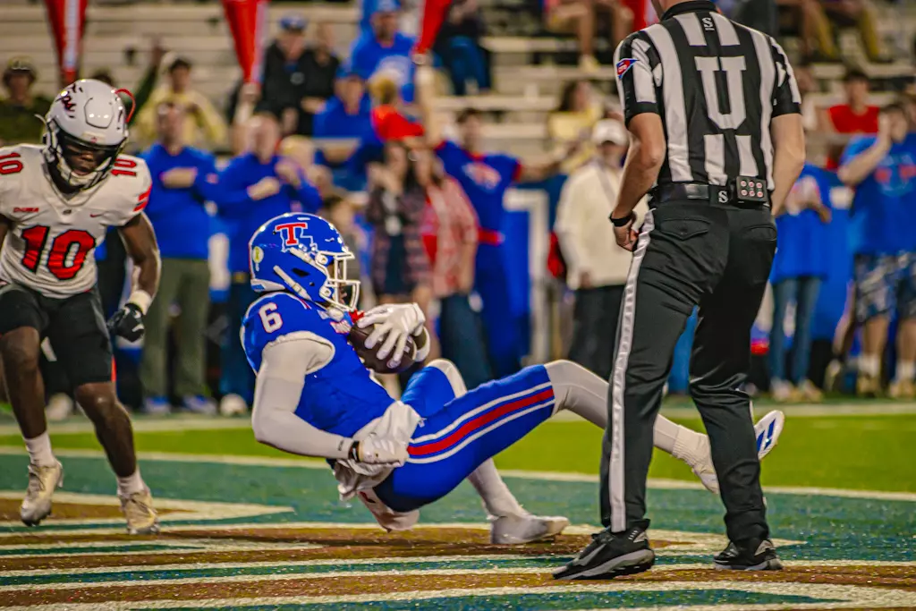Bulldogs fall in overtime to Hilltoppers, 28-27