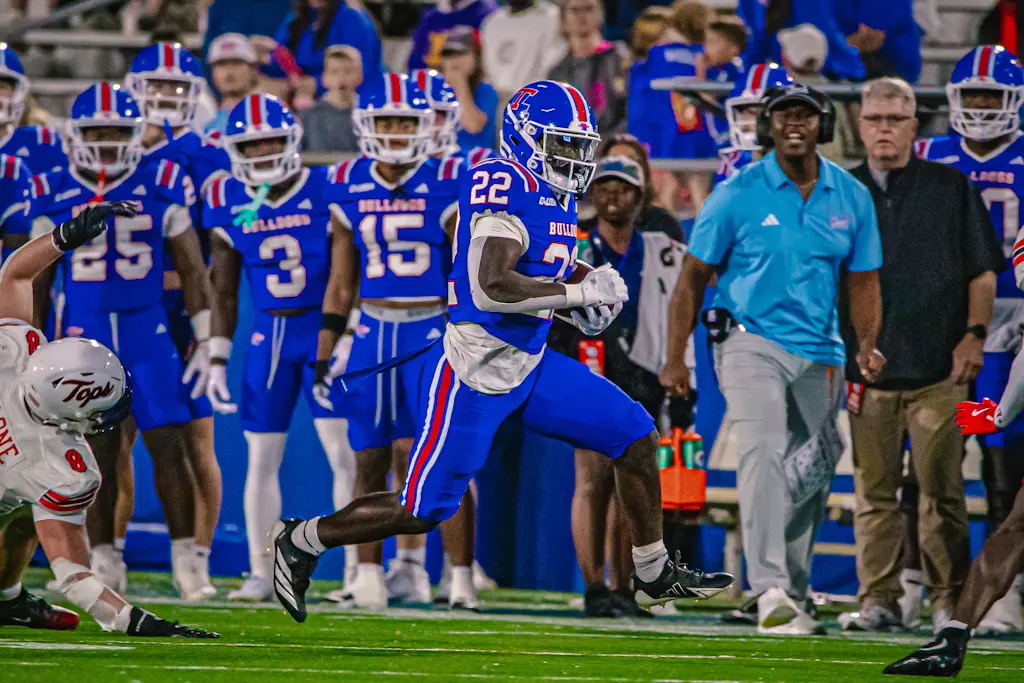 Bulldogs fall in overtime to Hilltoppers, 28-27