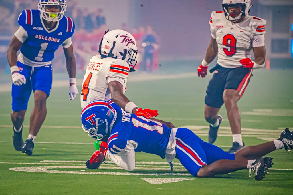 Bulldogs fall in overtime to Hilltoppers, 28-27