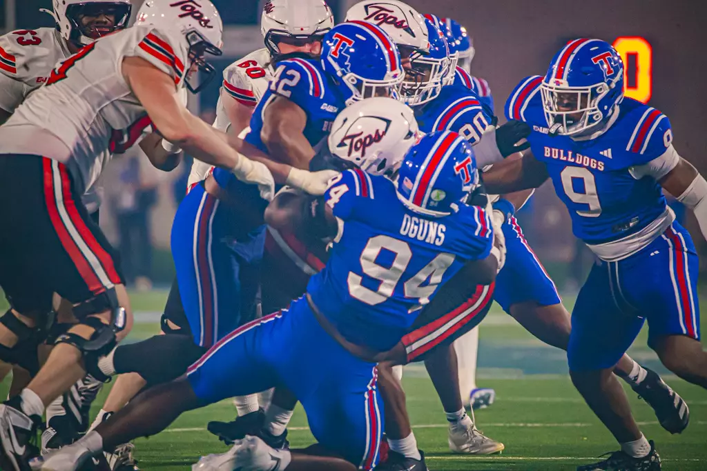 Bulldogs fall in overtime to Hilltoppers, 28-27