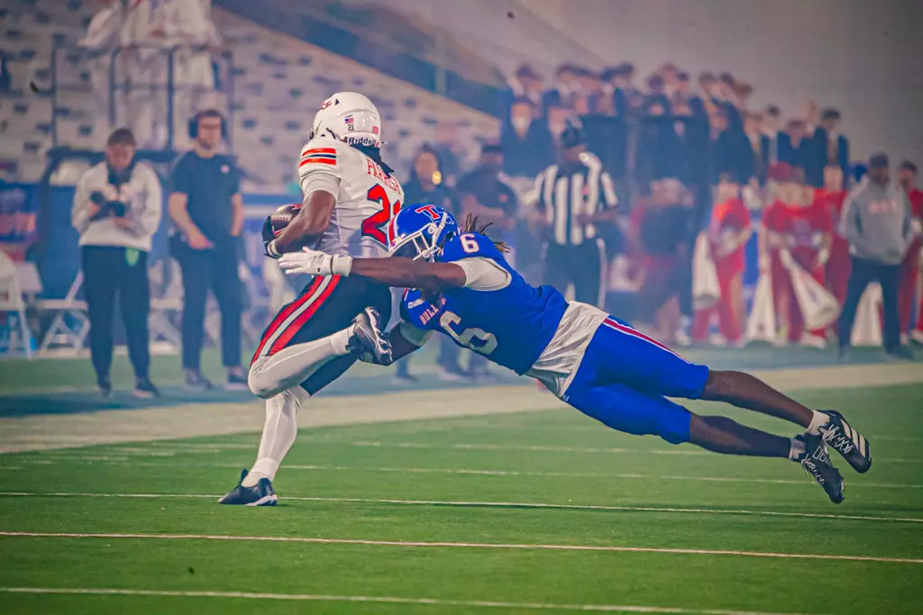 Bulldogs fall in overtime to Hilltoppers, 28-27
