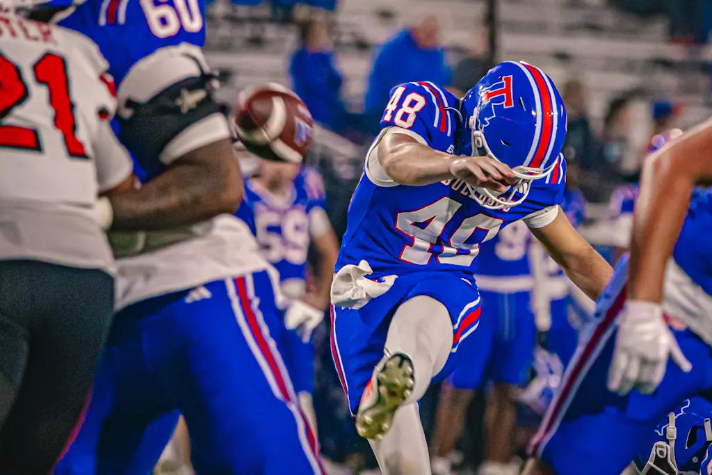 Bulldogs fall in overtime to Hilltoppers, 28-27