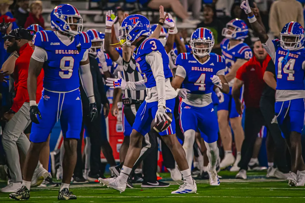 Bulldogs fall in overtime to Hilltoppers, 28-27