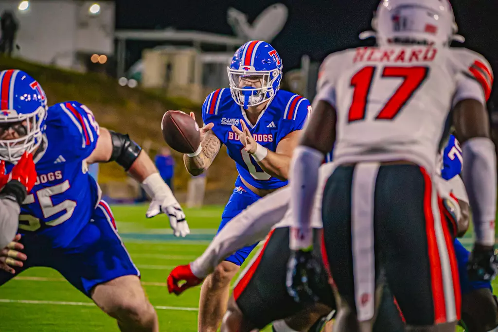 Bulldogs fall in overtime to Hilltoppers, 28-27