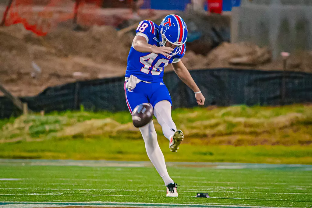 Bulldogs fall in overtime to Hilltoppers, 28-27