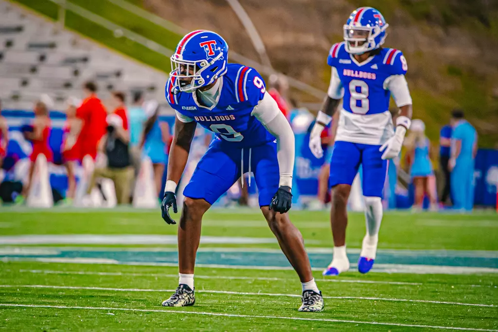 Bulldogs fall in overtime to Hilltoppers, 28-27