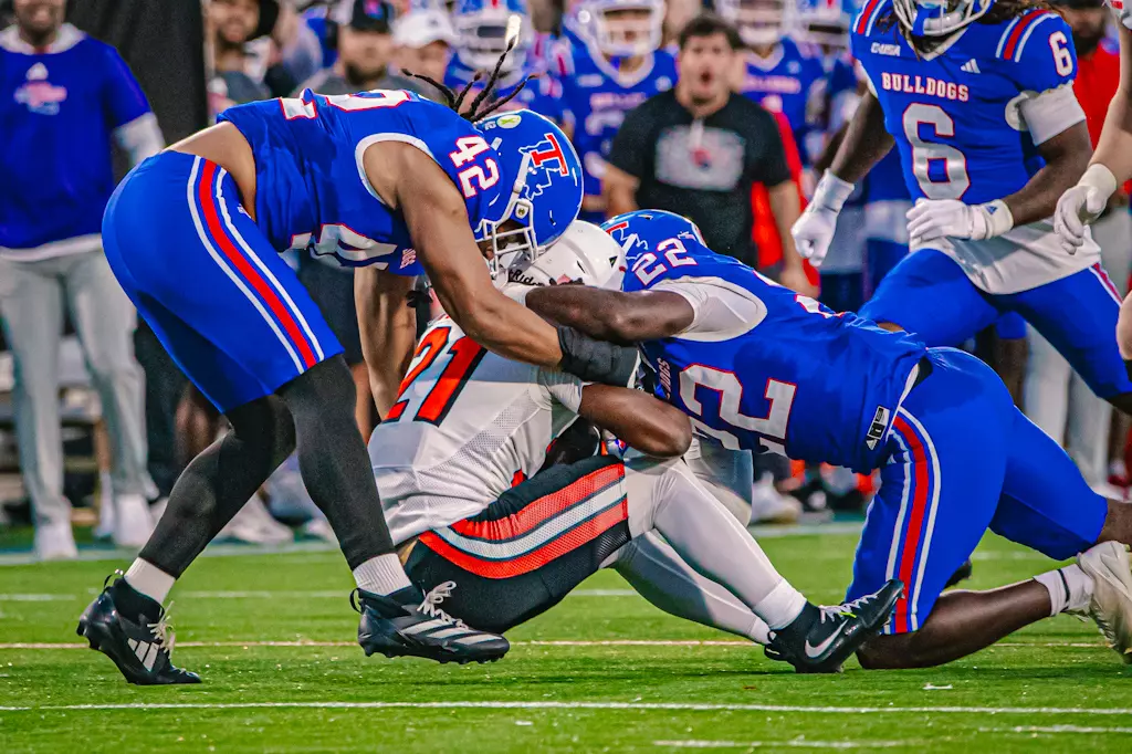 Bulldogs fall in overtime to Hilltoppers, 28-27