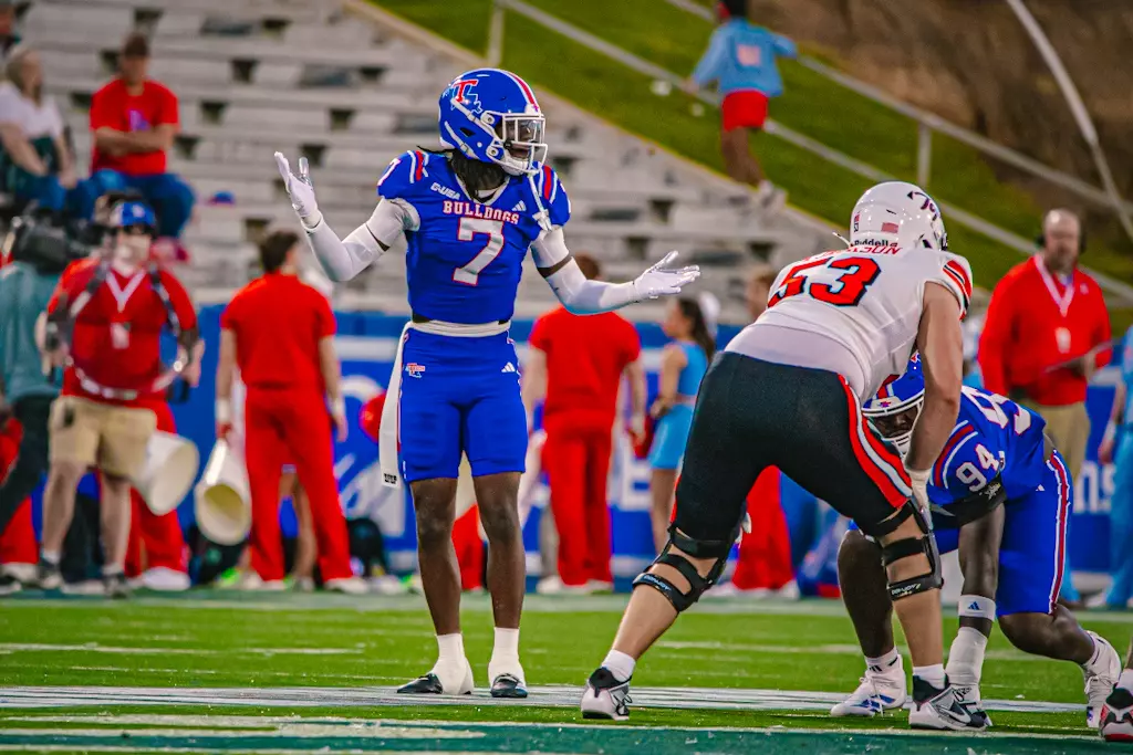 Bulldogs fall in overtime to Hilltoppers, 28-27