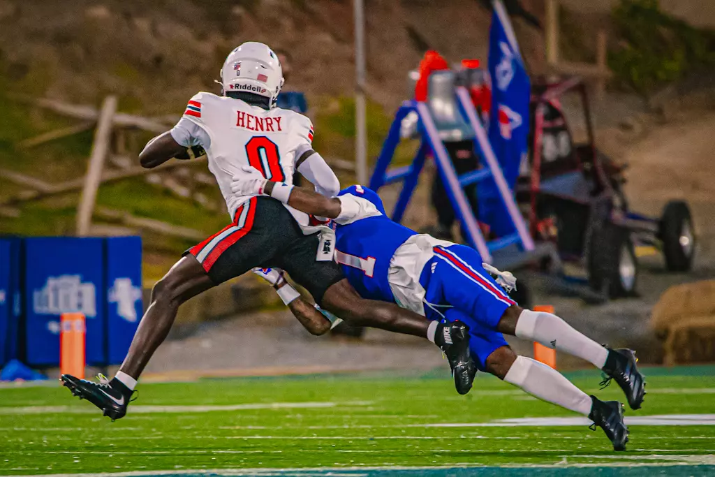Bulldogs fall in overtime to Hilltoppers, 28-27