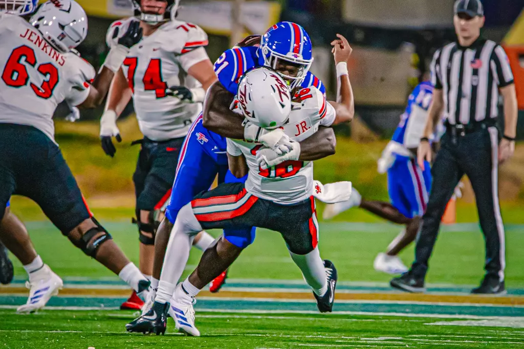Bulldogs fall in overtime to Hilltoppers, 28-27