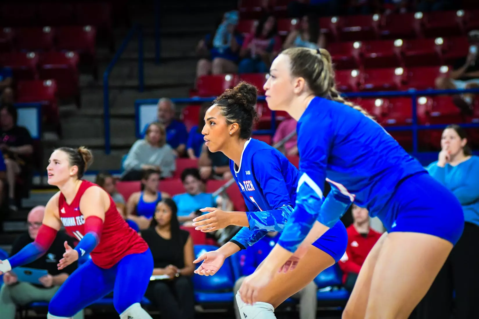 Bulldogs come up short on Friday night in back-and-forth match versus Blue Hens inside the Thomas Assembly Center