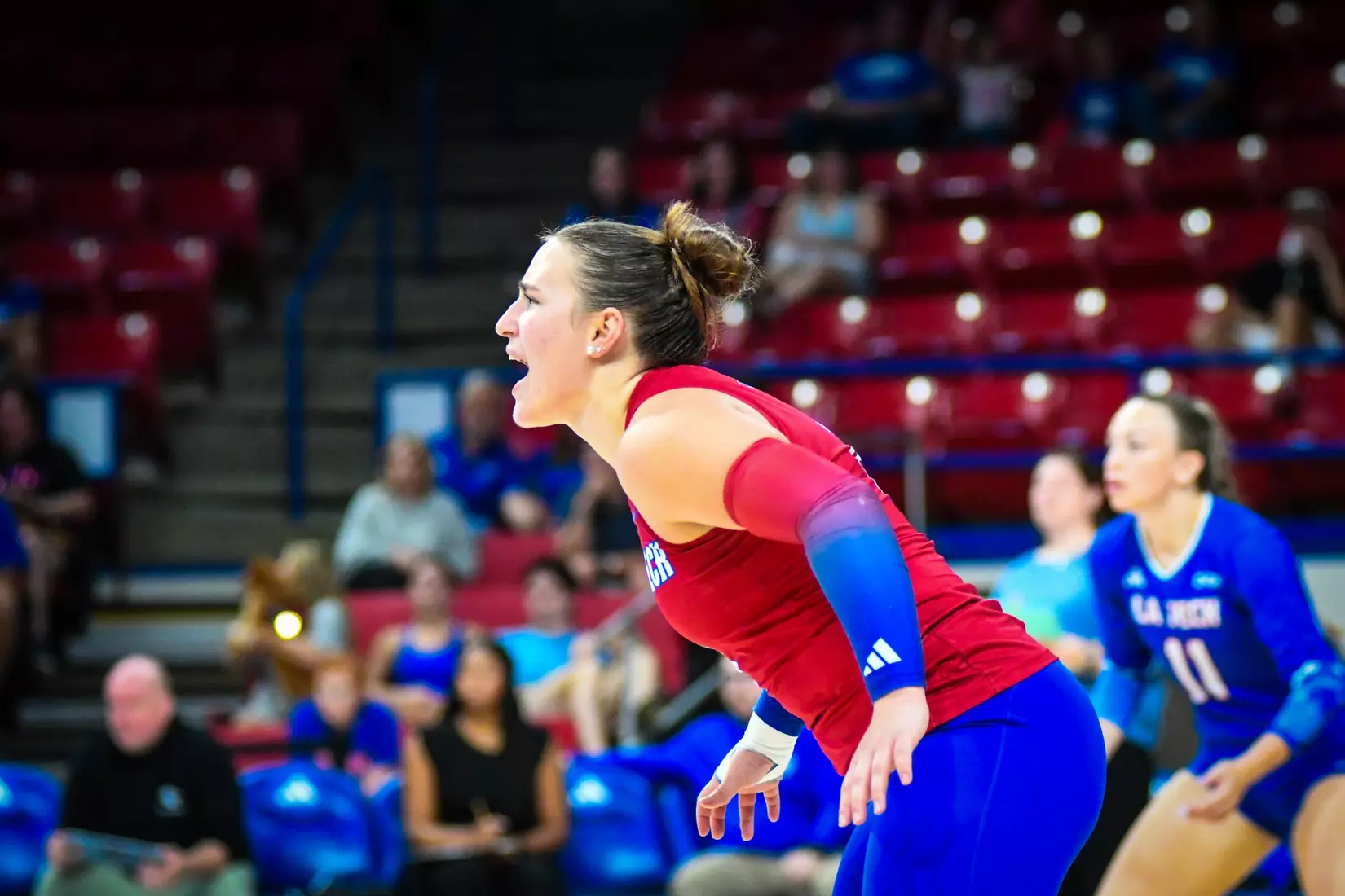 Bulldogs come up short on Friday night in back-and-forth match versus Blue Hens inside the Thomas Assembly Center