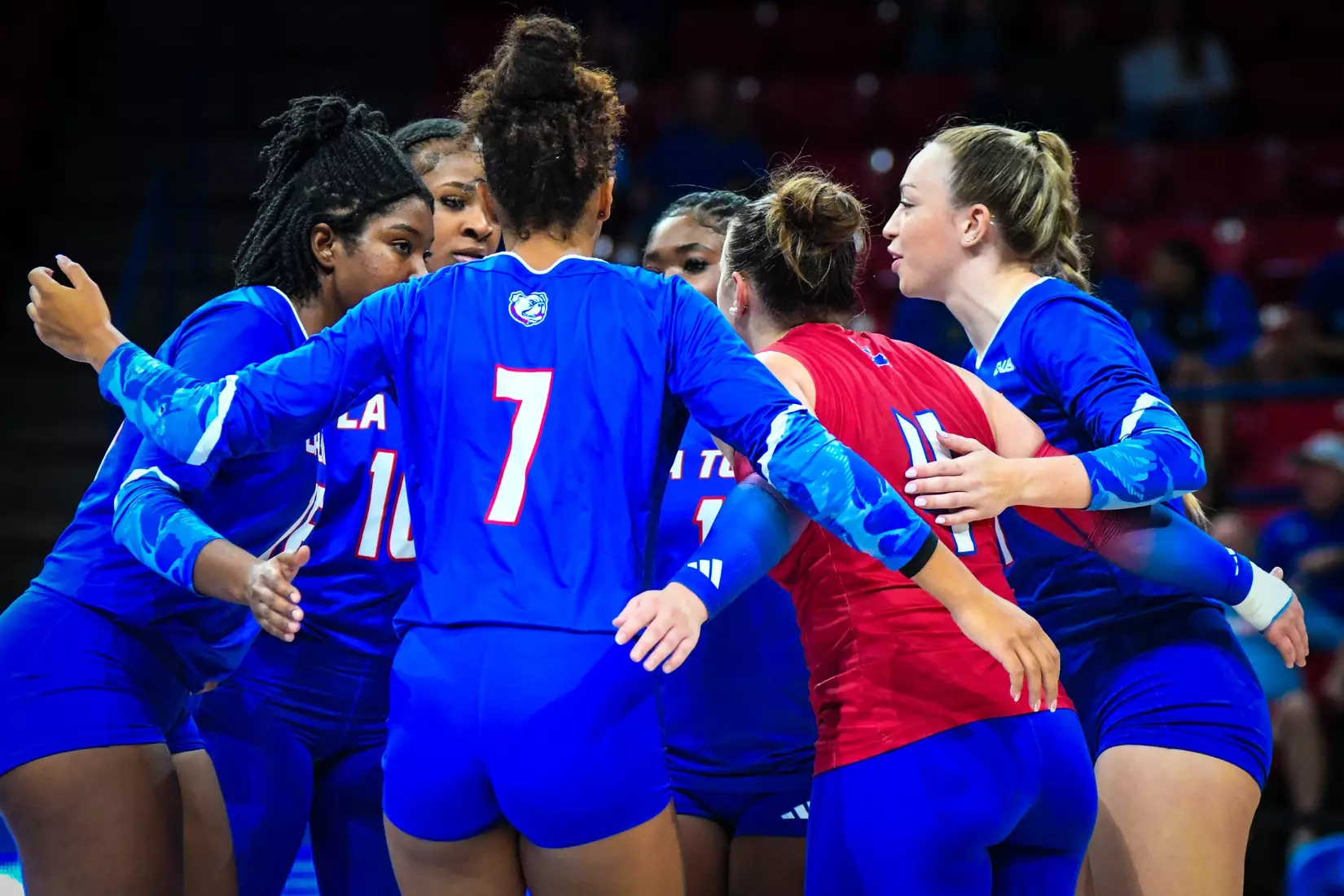 Bulldogs come up short on Friday night in back-and-forth match versus Blue Hens inside the Thomas Assembly Center