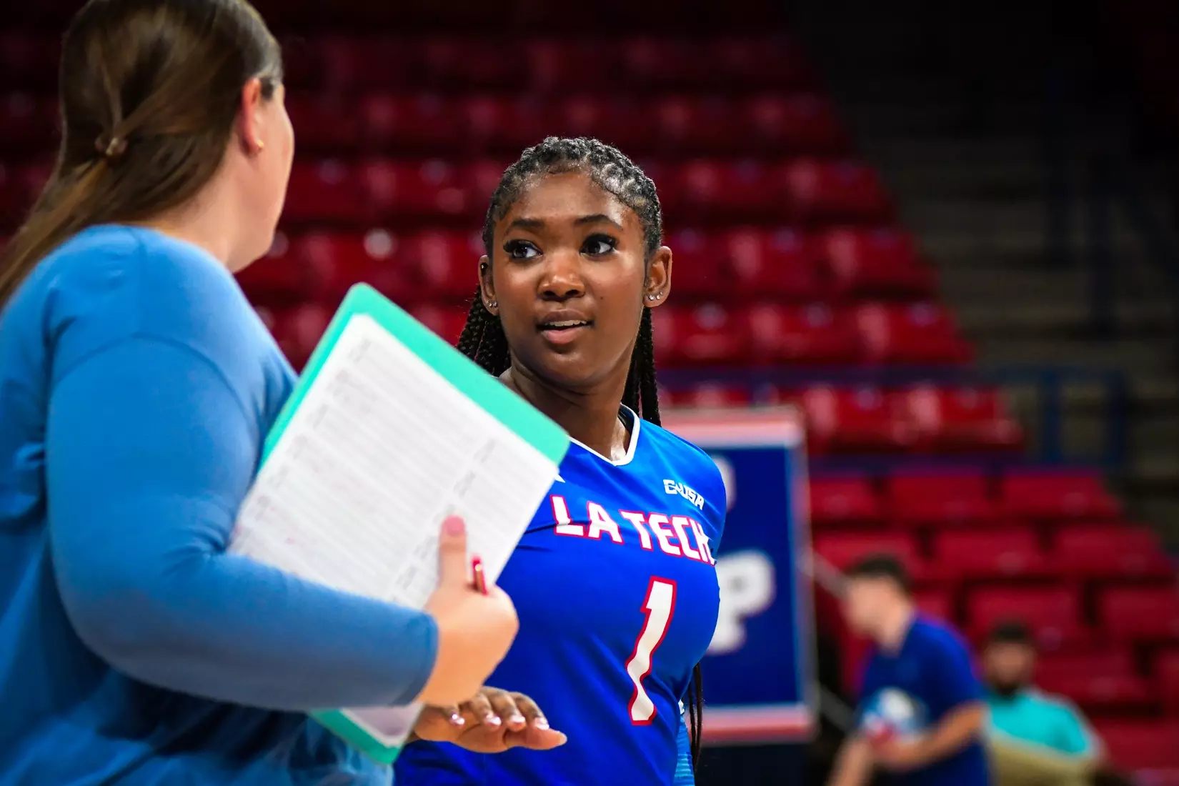 Bulldogs come up short on Friday night in back-and-forth match versus Blue Hens inside the Thomas Assembly Center